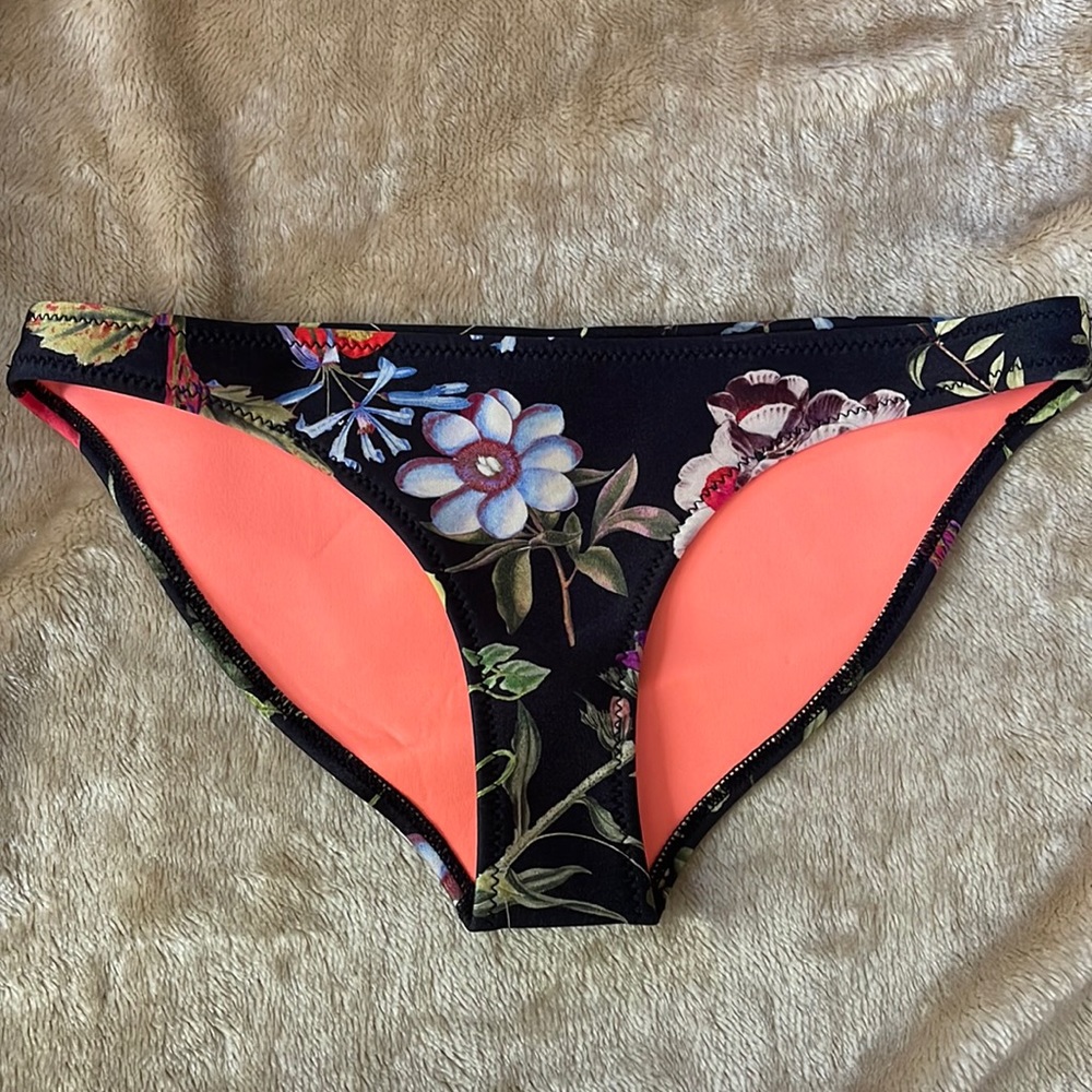 TRIANGL NEOPRENE BIKINI BOTTOMS MEDIUM